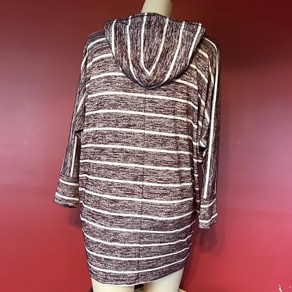 Like new Market & Spruce striped hooded quarter length sleeve top - Picture 7 of 13